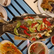 เมนูของร้าน เพลินทะเล หาดเจ้าหลาว จันทบุรี
