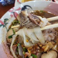 เมนูของร้าน สุดยอดก๋วยเตี๋ยวเรือ นครเชียงราย ปตท.บายพาส บ้านดู่