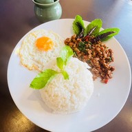 กะเพราหอมรัญจวน สุขสวัสดิ์ 70