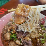 เมนูของร้าน สุดยอดก๋วยเตี๋ยวเรือ นครเชียงราย ปตท.บายพาส บ้านดู่