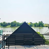 นอนริมน้ำ Sleep By The River