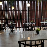 EARLY BIRD Coffee & Dessert Bar