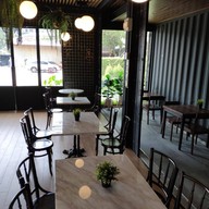 EARLY BIRD Coffee & Dessert Bar