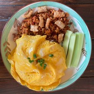 เมนูของร้าน ไข่กระทะ ผัดกะเพรา (Ronin food house)