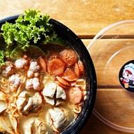 ยักษ์ยิ้ม ก๋วยเตี๋ยวบุฟเฟ่ต์ ม.อุบล