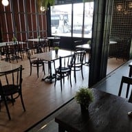 EARLY BIRD Coffee & Dessert Bar