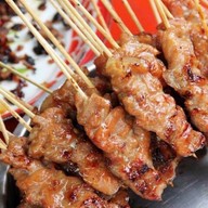 ร้านหมูปิ้งเตาถ่านสูตรโบราณ สุมิตรา สายไหม