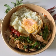 ครัวในบ้านเเม่เฮงเฮง กะเพราพริกแห้ง 1