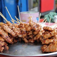 ร้านหมูปิ้งเตาถ่านสูตรโบราณ สุมิตรา สายไหม