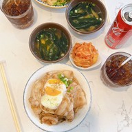 ด้งเจริญ สันกำแพง