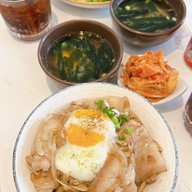 ด้งเจริญ สันกำแพง