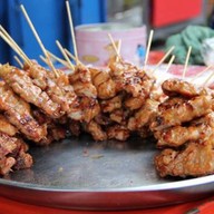 ร้านหมูปิ้งเตาถ่านสูตรโบราณ สุมิตรา สายไหม