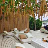 บรรยากาศ The Deck Bar