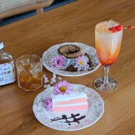 เฟื่องฟ้า คาเฟ่