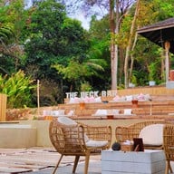บรรยากาศ The Deck Bar
