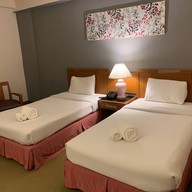 โรงแรมสองพันบุรี