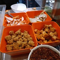 บรรยากาศ เย็นตาโฟยมราช ( ข้างโรงรับจำนำ )