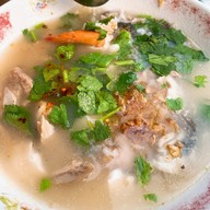 ข้าวต้มปลานายเตี้ย (หน้าวัดป่า)