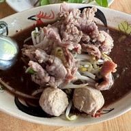 ก๋วยเตี๋ยวเรือพระนครเชียงใหม่ จริงใจมาเก็ต