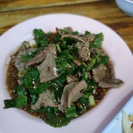 ลาบอุบล4 (ป้าแดง)