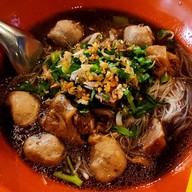 ก๋วยเตี๋ยว ป้าแต๊กจัดให้ เพลินจิต