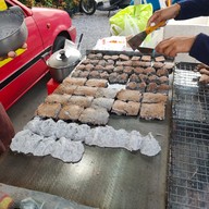 ข้าวหมูแดงนายเคี้ยงคันคลอง หัวหิน