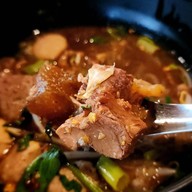 ก๋วยเตี๋ยว ป้าแต๊กจัดให้ เพลินจิต