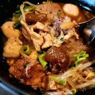 ก๋วยเตี๋ยว ป้าแต๊กจัดให้ เพลินจิต