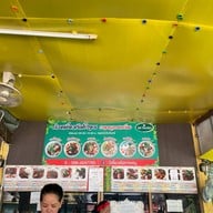 ก๋วยเตี๋ยวโบราณกากหมูทรงเครื่อง