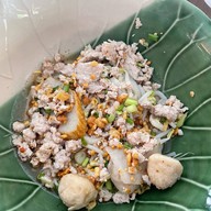 เมนูของร้าน กวงลูกชิ้นปลา หนึ่งในชะอำ ชะอำ