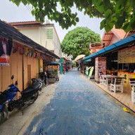 บรรยากาศ ถนนคนเดิน เกาะหลีเป๊ะ