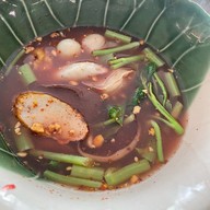 เมนูของร้าน กวงลูกชิ้นปลา หนึ่งในชะอำ ชะอำ