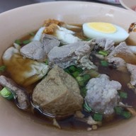 เมนูของร้าน เจ้าหลงลูกชิ้นปลา เจริญกรุง