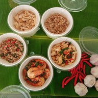 หมูปิ้งพาเพลิน & ข้าวกะเพรา & ข้าวหมูกระเทียมพริกขี้หนูสด &ไส้กรอกอีสาน กล้วยทอดมันทอดห้วยขวาง ห้วยขวาง