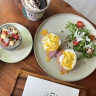เมนูของร้าน WELLA DA CAFE'  WELLA DA CAFE