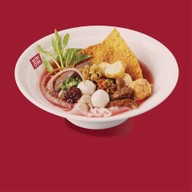 ก๋วยเตี๋ยวนายอ้วนเย็นตาโฟบะเต็งเสาชิงช้า ตลาดต้นสัก