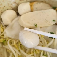 เมนูของร้าน เจ๊ดา ลูกชิ้นปลาไร้สาร