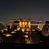บรรยากาศ Vertigo and Moon Bar