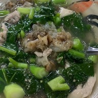 ติ๋ม ราดหน้าไก่ไทย