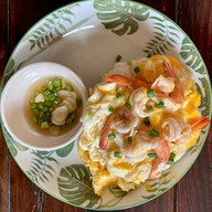 เมนูของร้าน ไข่กระทะ ผัดกะเพรา (Ronin food house)