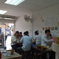 น้ำเงี้ยวป้าสุข ก๋วยเตี๋ยว 12 ปันนา สีลม