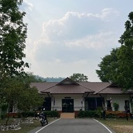 น้ำพุร้อนโป่งกระทิง