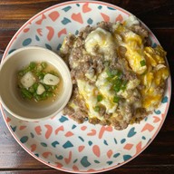 เมนูของร้าน ไข่กระทะ ผัดกะเพรา (Ronin food house)