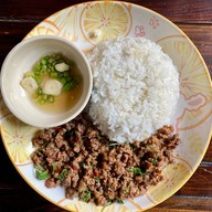 เมนูของร้าน ไข่กระทะ ผัดกะเพรา (Ronin food house)