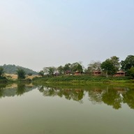 น้ำพุร้อนโป่งกระทิง