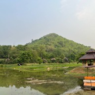 น้ำพุร้อนโป่งกระทิง