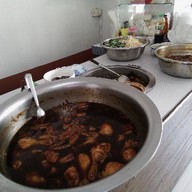 เจ๊รวยก๋วยเตี๋ยวไก่ตุ๋น-หมูตุ๋น