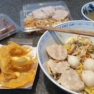 เมนูของร้าน เตี๋ยวเกี๊ยวระเบิด ลาดกระบัง