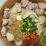 หมี่คลุกหมูไก่ 0