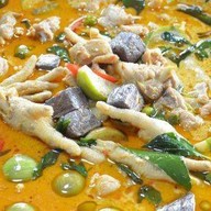 ขนมจีน แกงเขียวหวาน ข้าว ไก่ทอด คุณณัฐ